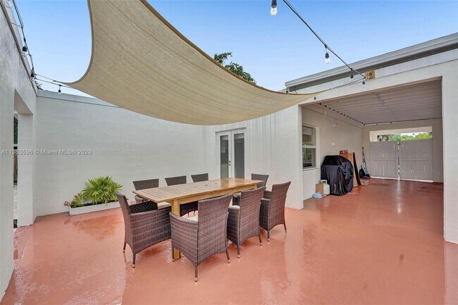 Building Photo - 1524 NE 15th Ave