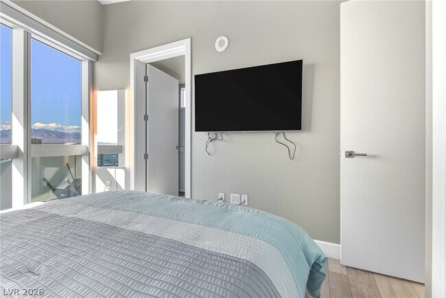 Building Photo - 4471 Dean Martin Dr