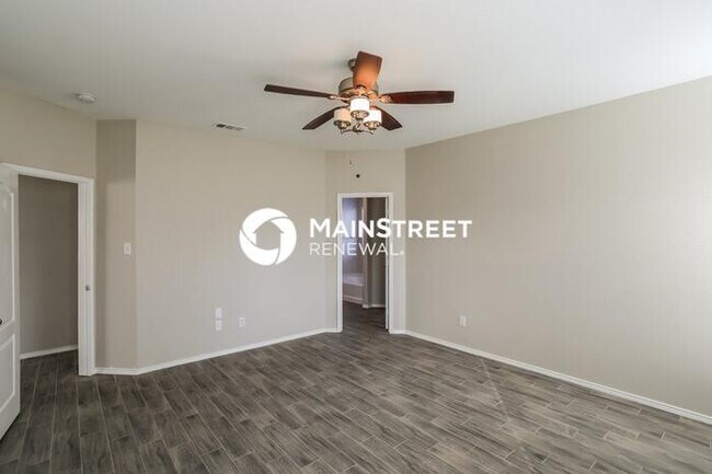 Building Photo - 4 Bedroom Pet-Friendly Home in Fort Worth, TX with Main Street Renewal