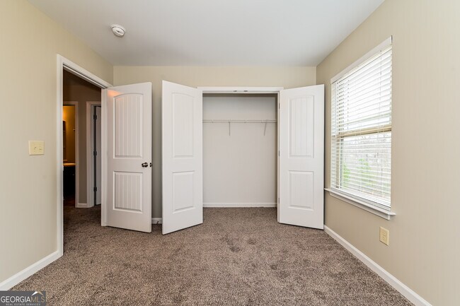 Building Photo - 633 Stevens Pl