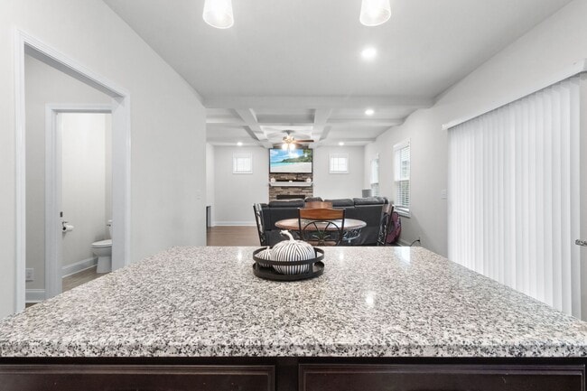Building Photo - Pet Friendly Three Bedroom!