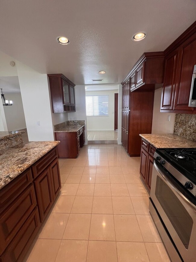 Building Photo - Camarillo - Single story, four bedroom, two bathroom home