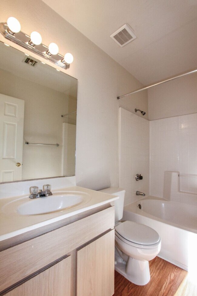 Building Photo - 8100 E Lakeshore Dr