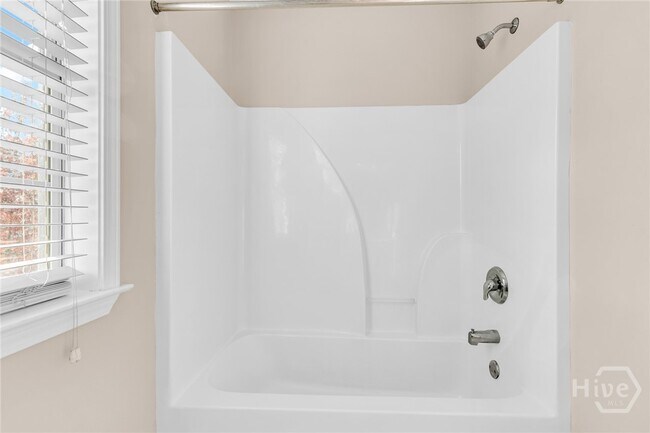 Building Photo - 16 Bushwood Dr