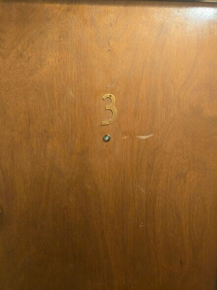 Building Photo - 612 N Center St