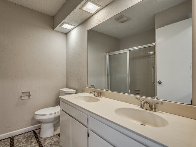 Building Photo - 6409 Miles Ln