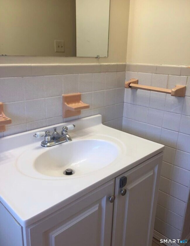 Building Photo - 27 Manila Ave