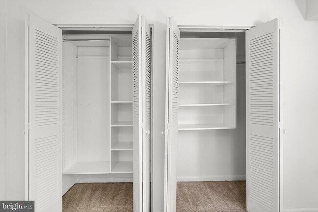 Building Photo - 10643 Weymouth St