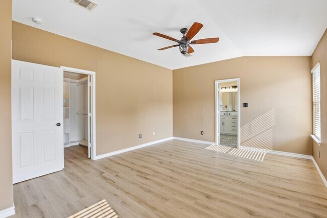 Building Photo - 2656 Bradley Ln