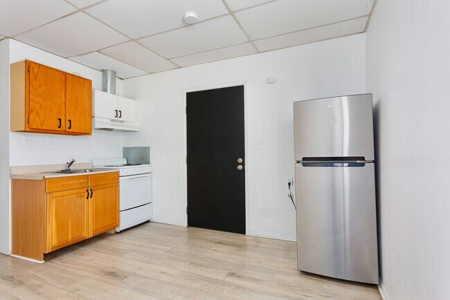 Building Photo - 5420 S Tacoma Way