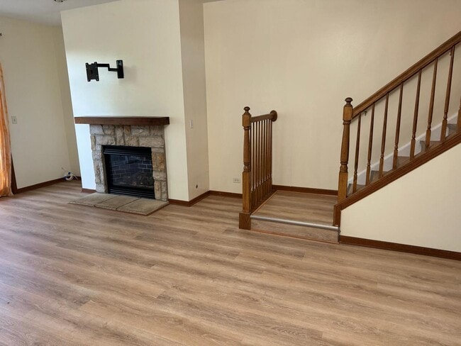 Building Photo - 2527 Oneida Ln