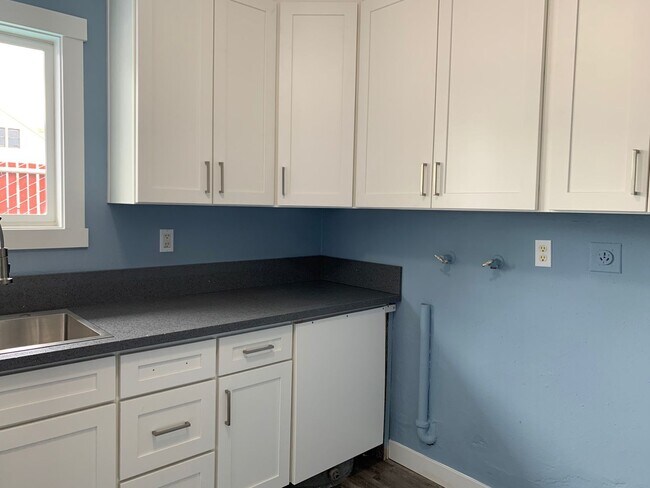 Building Photo - 5825-5825 SE 88th Ave