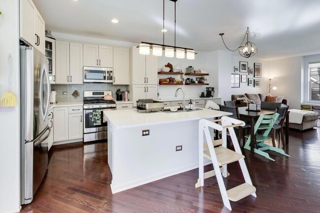 Building Photo - 303 S NW Hwy