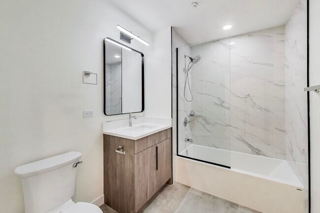 Building Photo - 1950 W Lawrence Ave