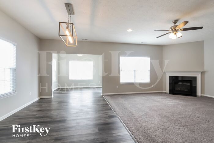 Building Photo - 380 Thunderwood Dr