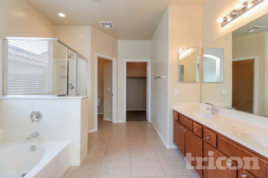 Building Photo - 44369 W Oster Dr