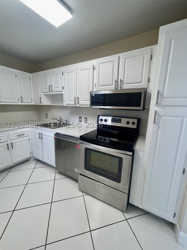 Building Photo - 20400 W Country Club Dr