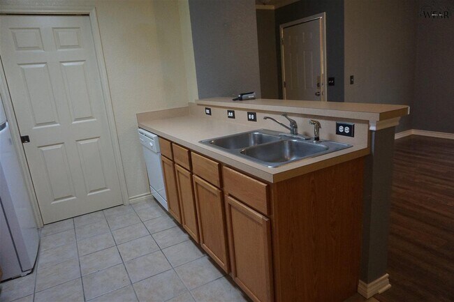 Building Photo - 4710 Brookdale Dr