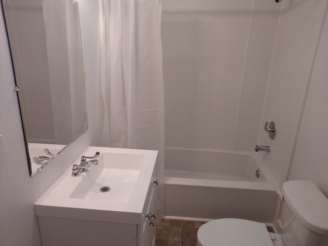 Building Photo - 1120 28th St