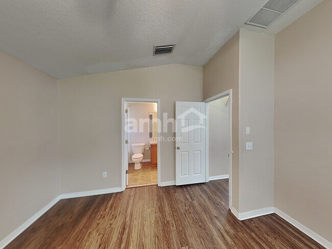 Building Photo - 25815 Crippen Dr