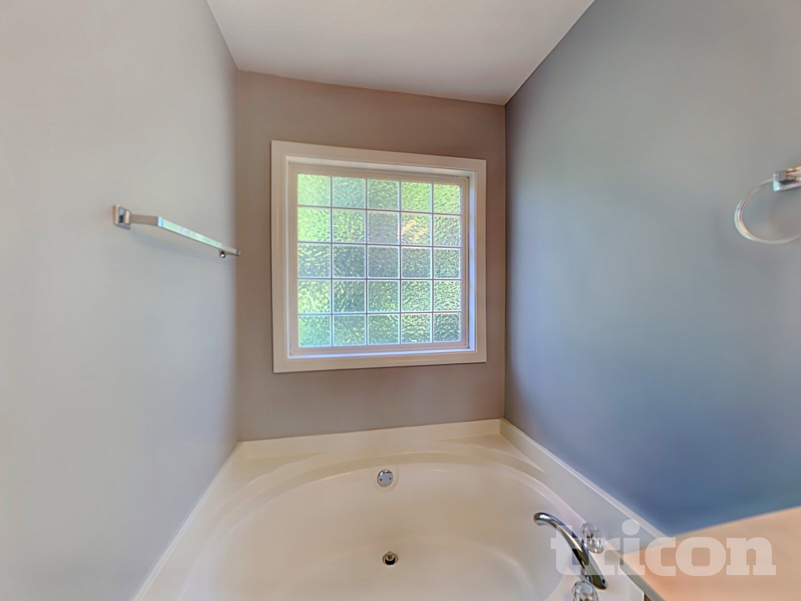 Building Photo - 6355 Queensdale Dr