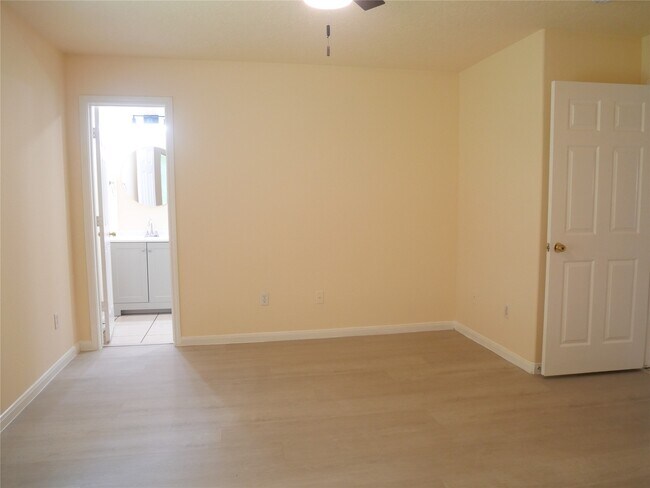Building Photo - 6603 Schambray St