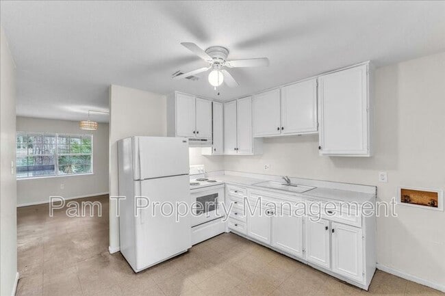 Building Photo - 5209 Jasmine Ave