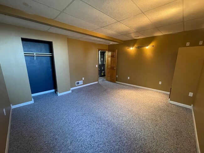 Building Photo - Incredible Lake Views-Spacious 6 Bedroom Home