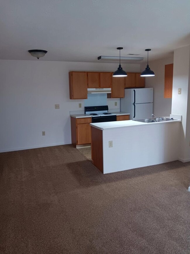 Building Photo - 3-bedroom 2 baths