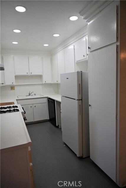 Building Photo - 497 S El Molino Ave