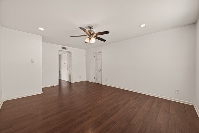 Building Photo - 2710 Mason St