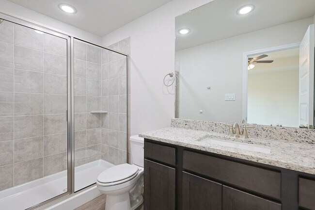 Building Photo - Modern Townhouse in New Braunfels