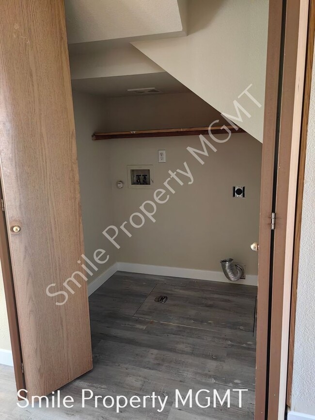 Building Photo - Recently updated New LVP Flooring, New Interior Painting, New Refrigerator.
