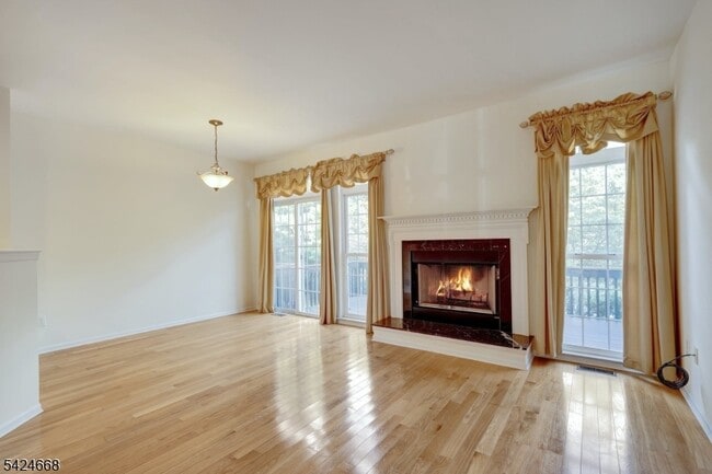 Building Photo - 18 Mountain View Dr