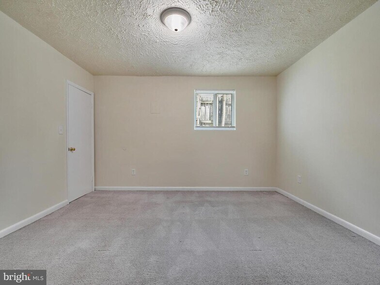 Building Photo - 752 225th St