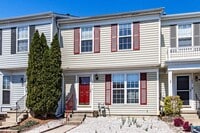 Building Photo - Exceptionally Nice 3 BR 2.5 BA Townhome in River Walk