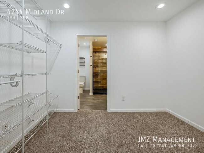 Building Photo - 4744 Midland Dr