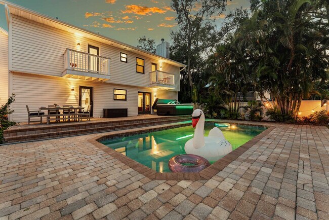 Building Photo - 12833 Poinsettia Ave