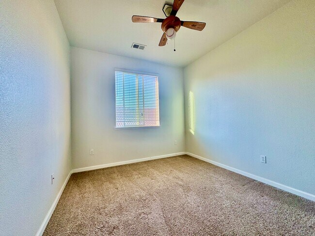 Building Photo - 4141 Aragon Way