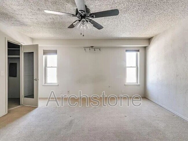 Building Photo - 3063 W Wilshire Blvd