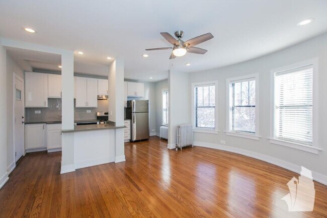 Building Photo - 1 bedroom in Chicago IL 60640