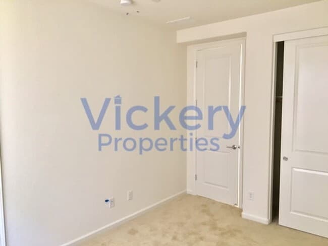 Building Photo - Beautiful 4 Bd/3.5 Ba, 2589 sf Single-family house in Dublin available For Early April Move In!!