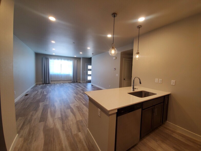 Building Photo - 2794 Barnstormer St