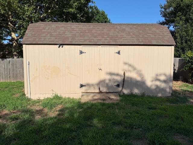 Building Photo - 608 Linda Ln
