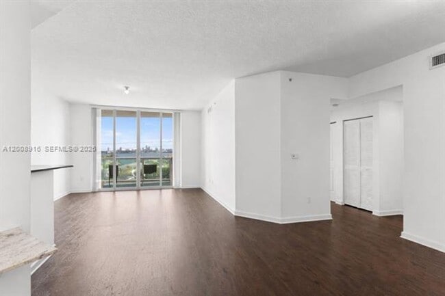 Building Photo - 7910 Harbor Island Dr
