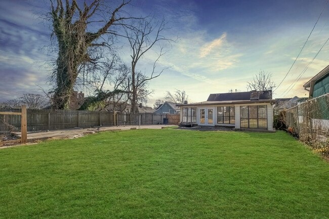 Building Photo - 908 Gilmore Ave