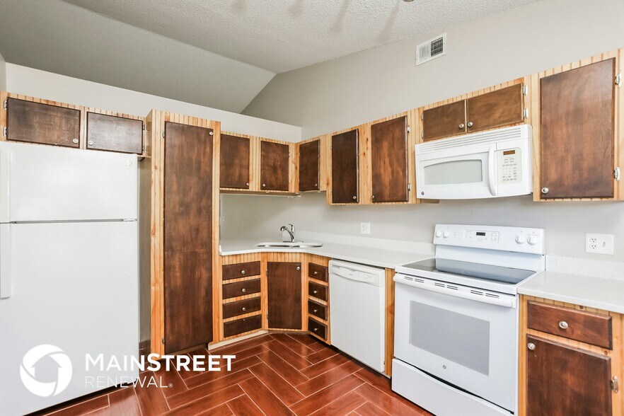 Building Photo - 1830 Hallcrest Dr