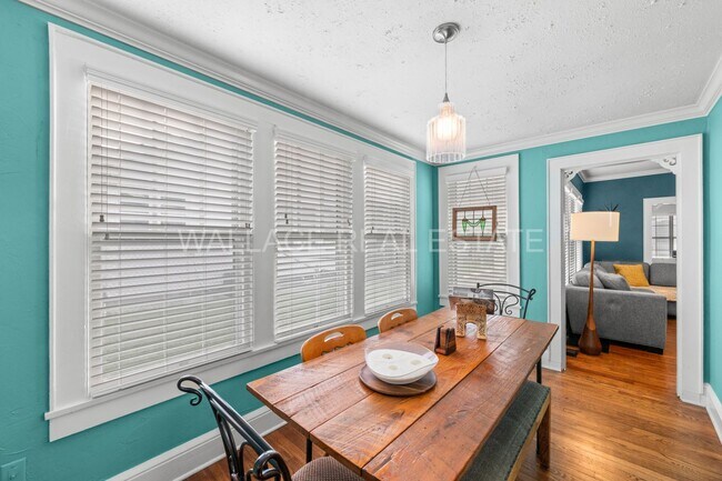 Building Photo - 1930'S AMAZING CRAFTSMAN HOME...3 BEDROOM/...