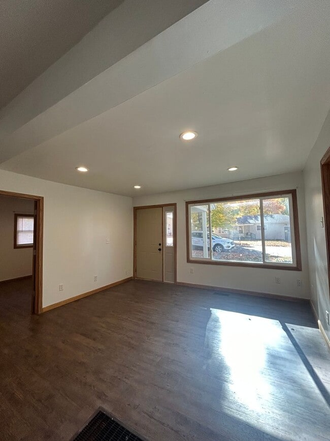 Building Photo - Updated 3 Bedroom House!