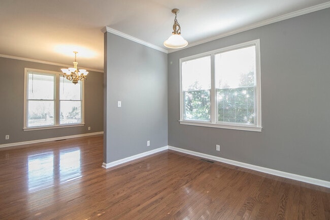 Building Photo - 702 Mt Vernon Dr